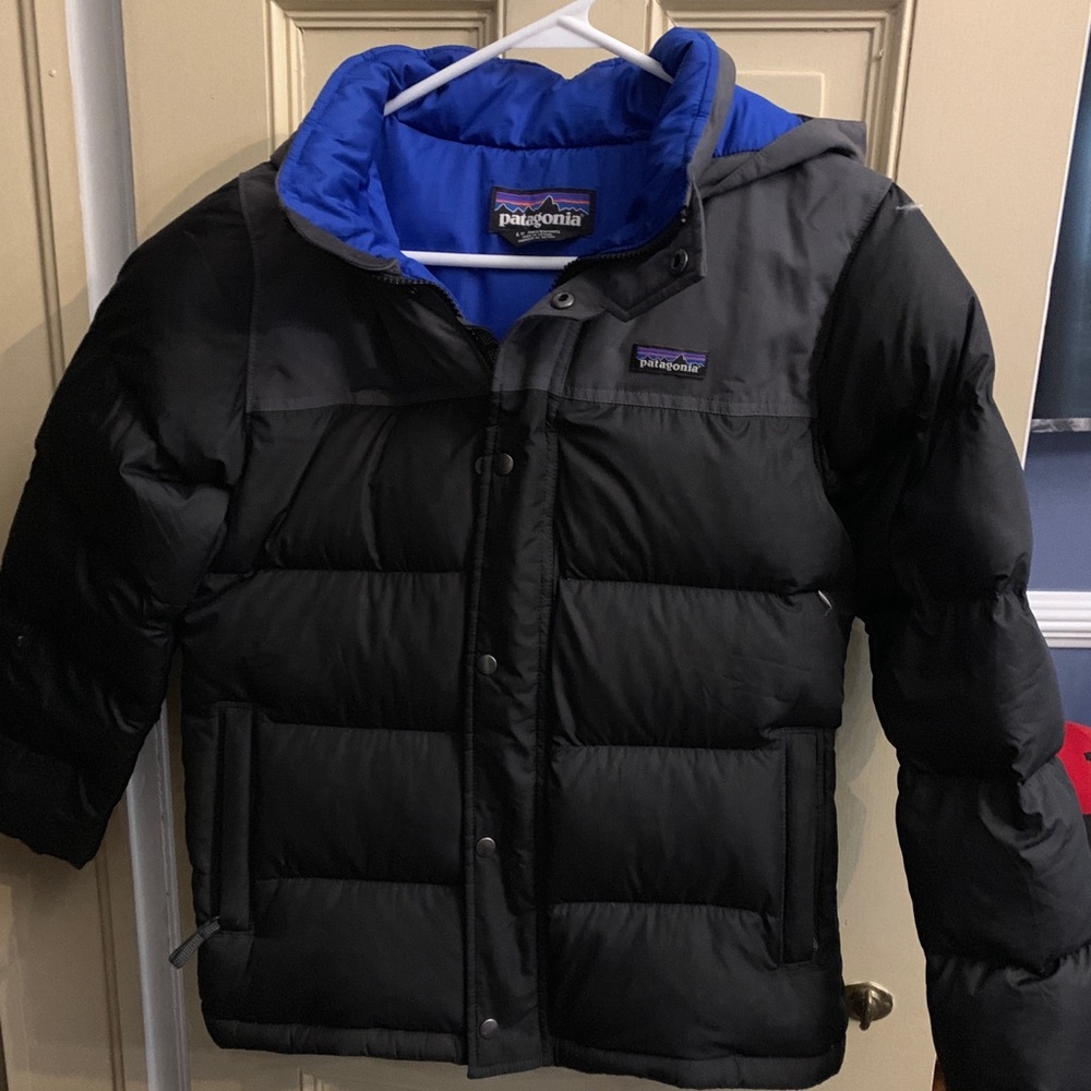 Black youth 12 Patagonia jacket